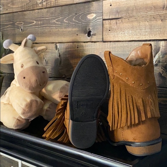 Cat&jack- little girl boots 💕 - Picture 2 of 6